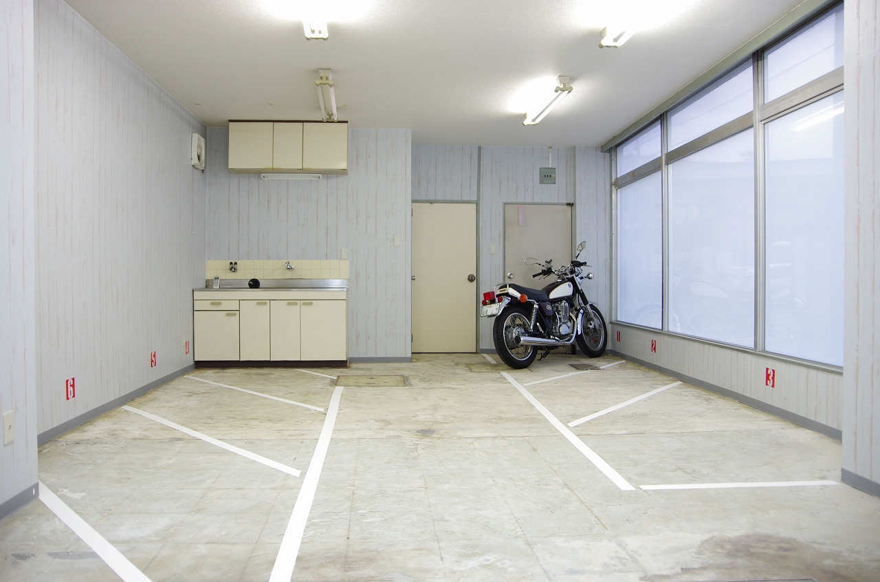 Eigo Garage 居心地が良くてついつい長居してしまうシェアハウス的バイクガレージ