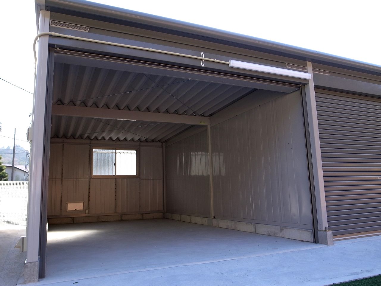 Hobbyhouse原 都会の喧騒を離れ独り愉しむ森の中の山賊ガレージ