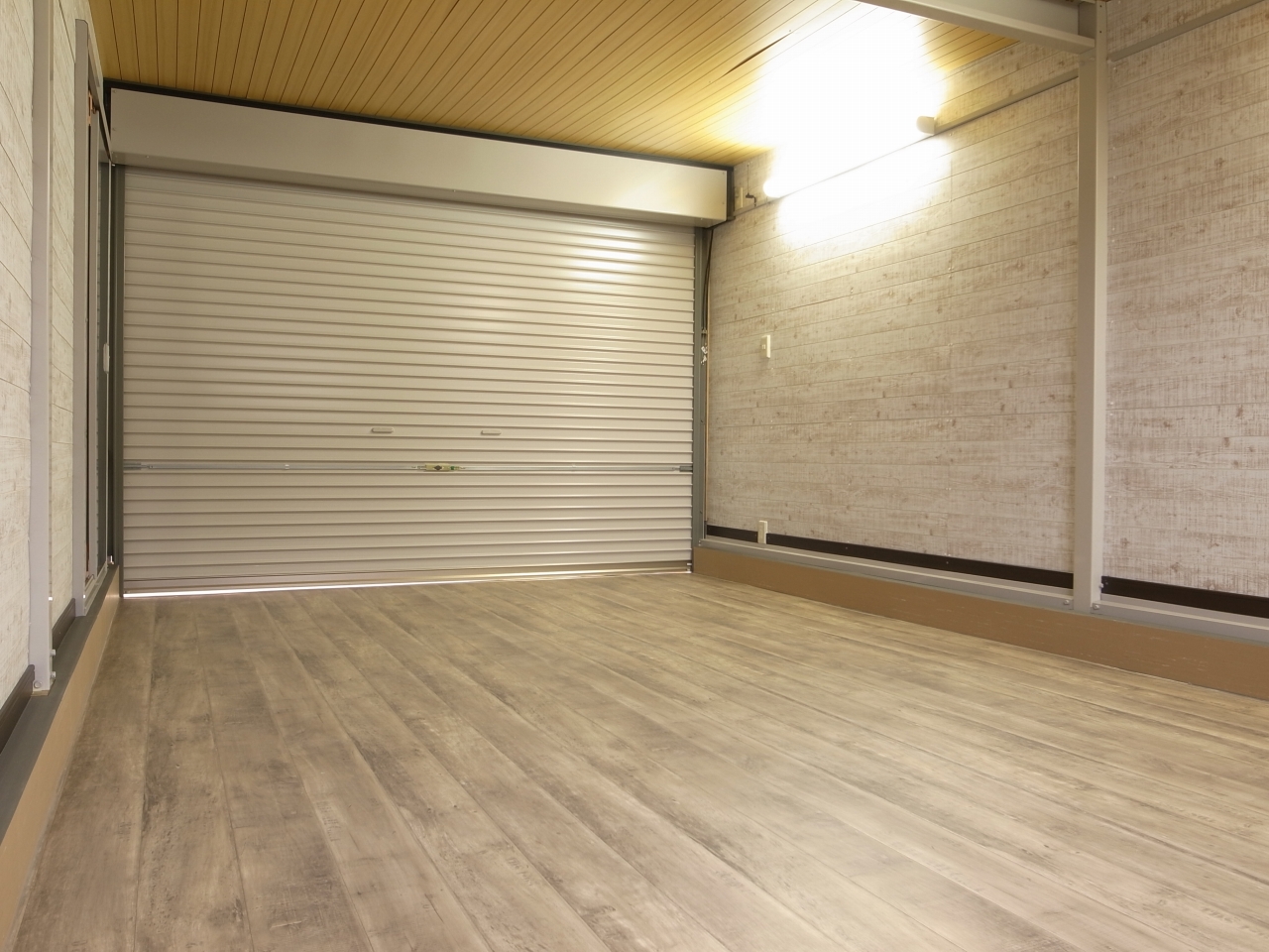 賃貸ガレージ Vs 屋外コンテナ ガレージ以外の用途でも大活躍の賃貸ガレージ